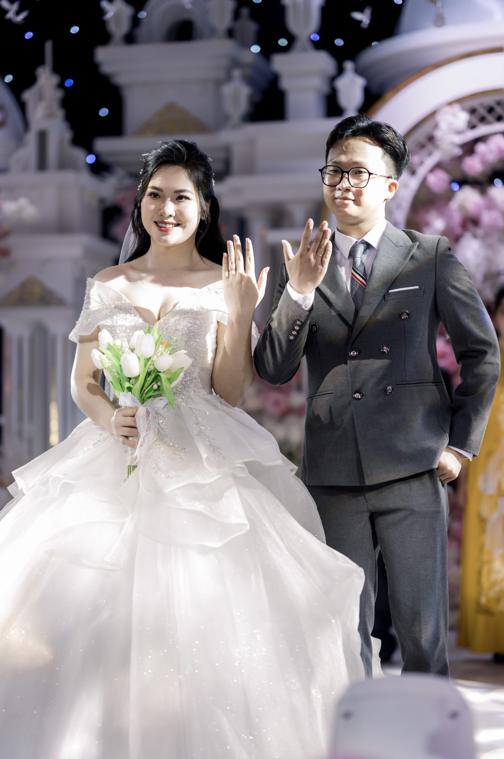 trao nhẫn cưới