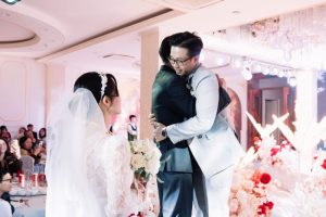 đặt tiệc cưới ban ngày hay buổi tối
