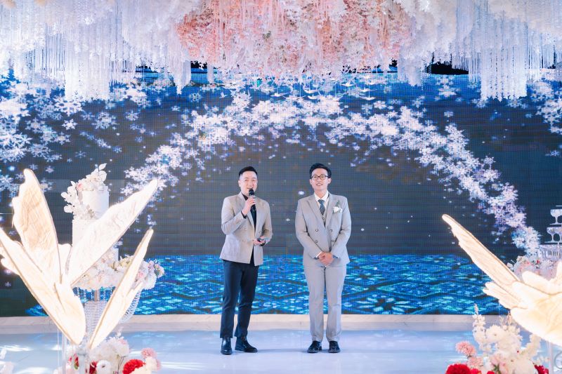 đặt tiệc cưới ban ngày hay buổi tối